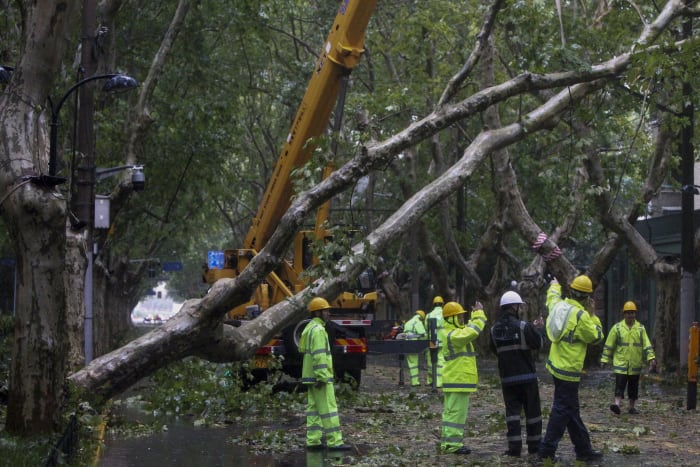 2 doden gemeld in China terwijl tyfoon Bebinca afzwakt tot tropische storm