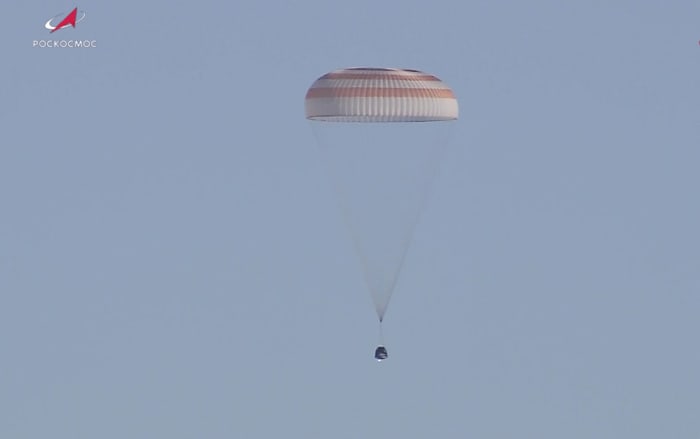 2 recordbrekende Russen en een Amerikaan die 6 maanden in een ruimtestation verbleven, keren terug naar de aarde