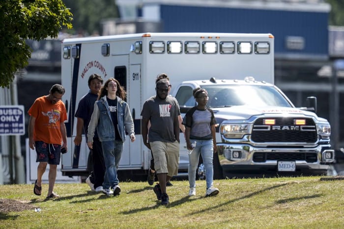 911-oproepen overweldigden operators na schietpartij op Apalachee High School in Georgia