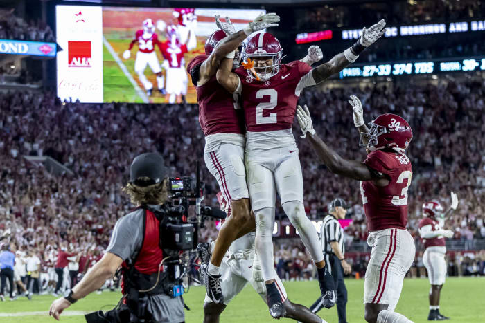 AP Top 25: Alabama haalt Texas in voor nummer 1 en UNLV behaalt zijn eerste plaats in de programmageschiedenis