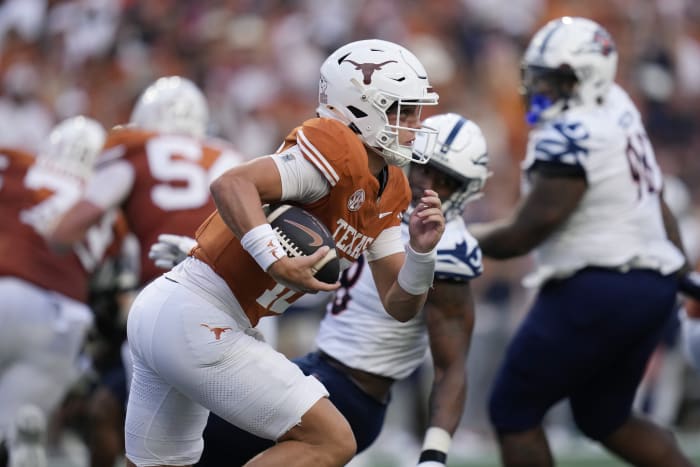Arch Manning neemt de geblesseerde Quinn Ewers over en leidt nr. 2 Texas naar 56-7 overwinning op UTSA
