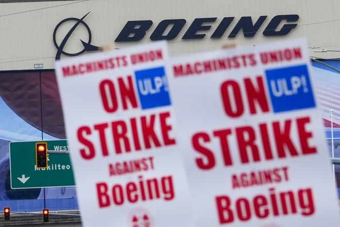 Boeing CEO zegt dat het bedrijf binnenkort werknemers op non-actief zal stellen om geld te besparen tijdens de staking