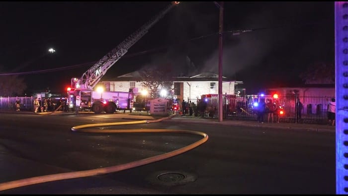 Brand beschadigt 12 woningen in appartementencomplex aan de Northwest Side, zegt SAFD