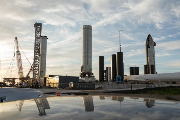 Cards Against Humanity beweert in een nieuwe rechtszaak dat SpaceX een deel van zijn eigendommen in Zuid-Texas heeft vernietigd
