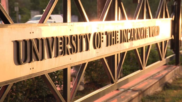 De Brooks campusbibliotheek van Incarnate Word ontvangt subsidie ​​voor de financiering van zonnepanelen op daken