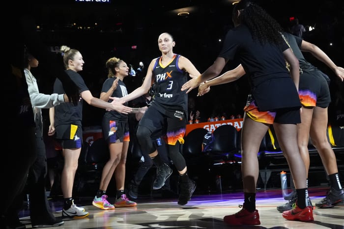 Diana Taurasi sluit af wat mogelijk de laatste thuiswedstrijd van haar 20-jarige carrière is