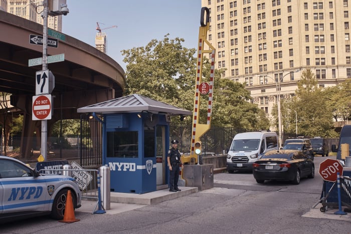 Een techbedrijf huurde de broer van een topfunctionaris uit New York in. Een besloten vergadering en $ 1,4 miljoen aan contracten volgden