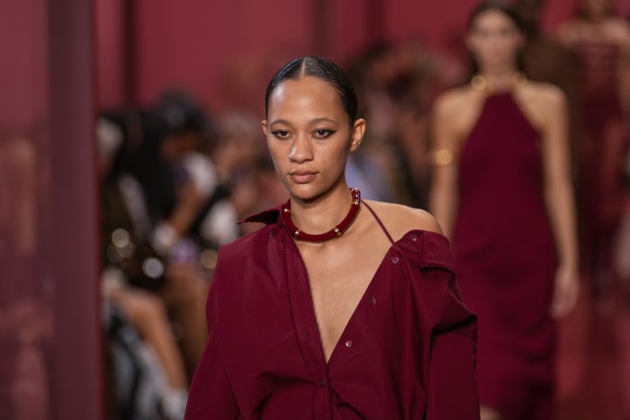 Gucci creëert looks van casual grandeur terwijl Tod's zich richt op ambachtelijke intelligentie