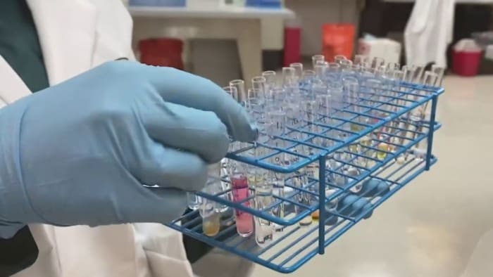 Het Bexar County Crime Lab heeft bewijsmateriaal dat al meer dan een jaar onaangeroerd en ongeïnspecteerd is