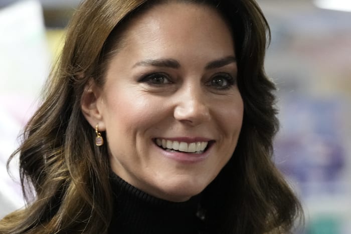 Kate, de prinses van Wales, verschijnt voor het eerst in het openbaar na haar kankerbehandeling