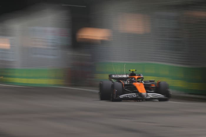 Lando Norris verslaat Max Verstappen voor pole position bij F1 Grand Prix van Singapore