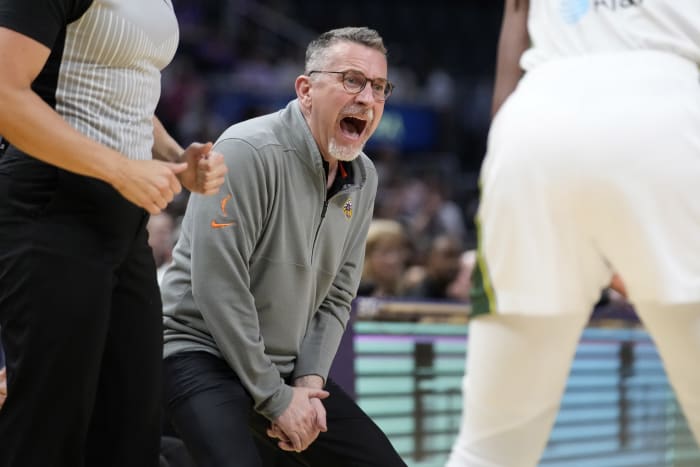 Los Angeles Sparks verbrak de banden met coach Curt Miller na twee verliezende seizoenen