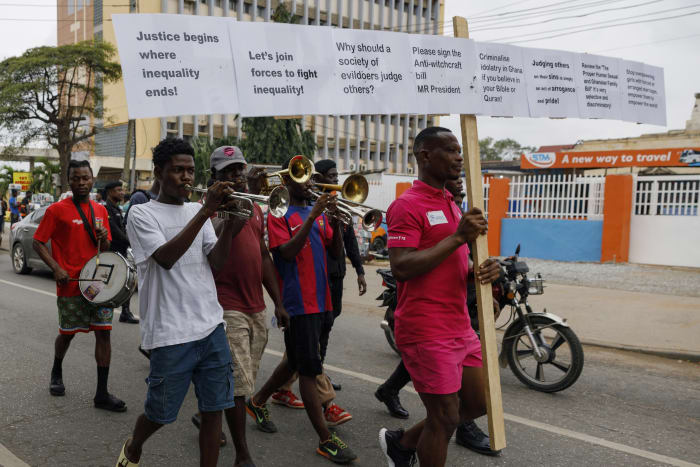 Maak kennis met de heteroseksuele bondgenoot die protesteert tegen Ghana's anti-LGBTQ-wet