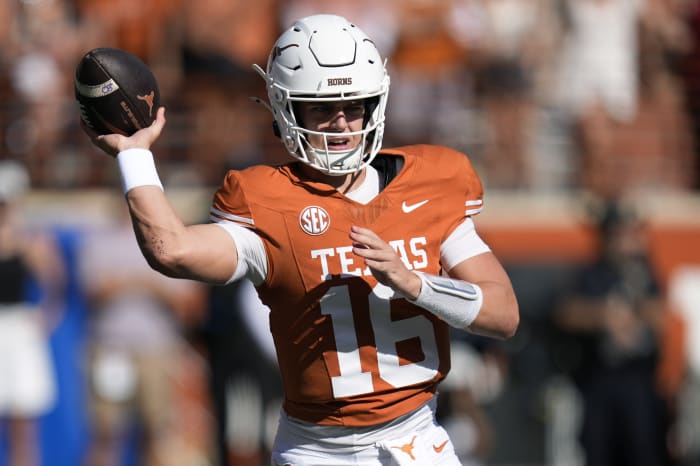 Manning leidt nr. 1 Texas boven de staat Mississippi terwijl Longhorns de eerste SEC-overwinning behalen met 35-13
