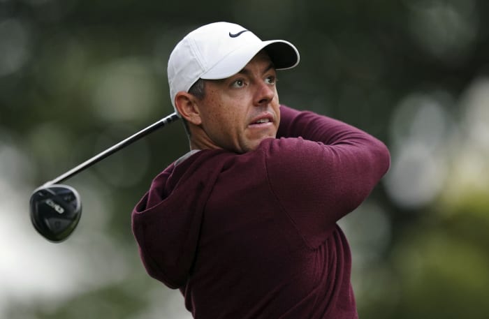 McIlroy verliest een clubhoofd en de leiding in een bewogen 67 in de eerste ronde van het BMW PGA Championship