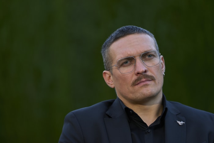 Oekraïense bokskampioen Oleksandr Usyk vrijgelaten na korte detentie in Polen