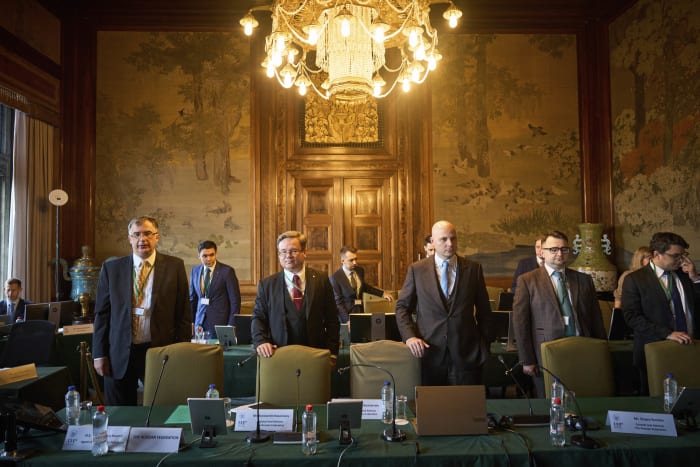 Oekraïne beschuldigt Rusland van poging tot illegale controle over strategische zee, terwijl arbitragehoorzittingen van start gaan