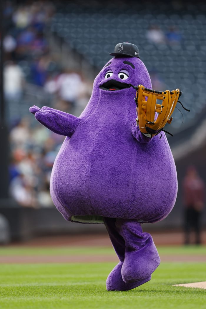 Paarse plek: Mets onthullen de nieuwe Grimace-stoel op Citi Field