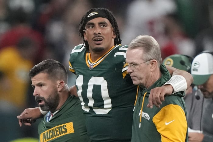 Packers' Jordan Love is uitgeschakeld tegen Colts terwijl hij herstelt van een knieblessure