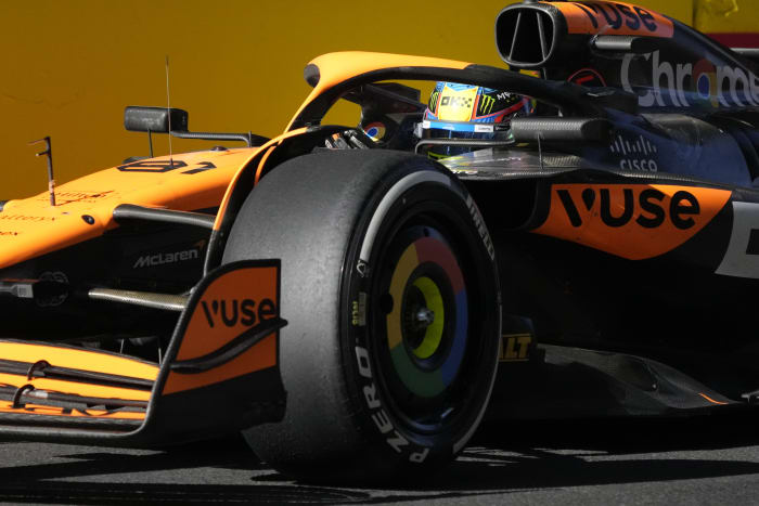 Piastri wint Formule 1 Grand Prix van Azerbeidzjan na late crash waarbij Perez en Sainz knock-out gingen