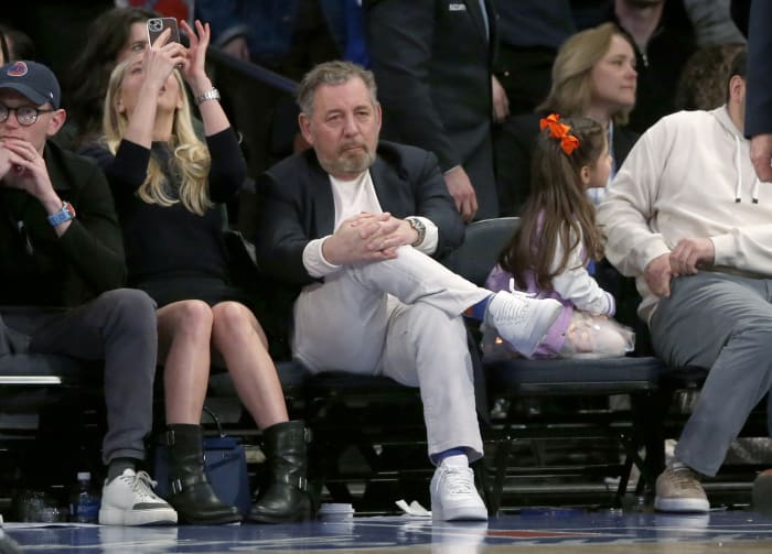 Rechter wijst aanklacht wegens mishandeling tegen Knicks-eigenaar James Dolan en Harvey Weinstein af