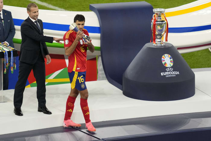 Rodri van Man City zegt dat topvoetballers bijna in staking gaan omdat er te veel wedstrijden zijn