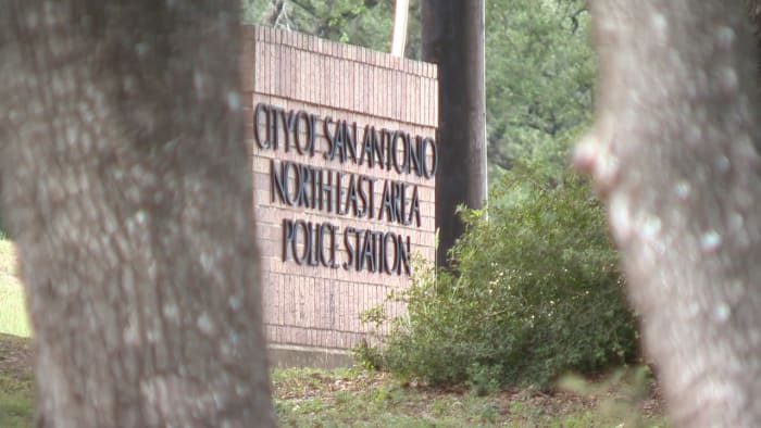 SAPD-agent geschorst voor het tonen van Oreo in voorhuidmeme aan burgercollega's