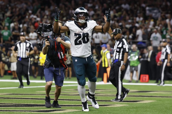 Saquon Barkley's 2 touchdowns in het vierde kwart tillen Eagles naar een 15-12 thriller in de verdediging