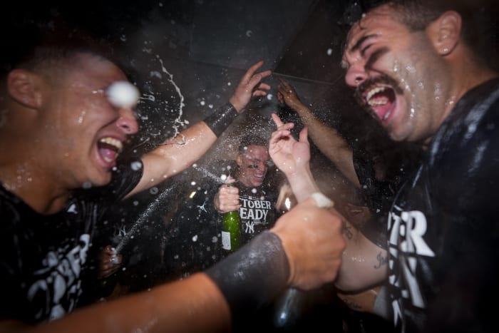 Yankees verzekeren zich van playoff-plek door Mariners met 2-1 te verslaan in 10 innings