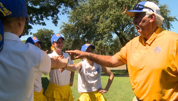 'Ze zorgden voor mij': het Swing for the Cure-golftoernooi voor meisjes brengt $ 16.000 op voor overlevenden van kanker