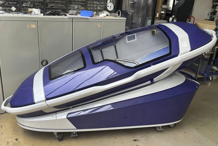 Zwitserse politie arresteert meerdere personen in verband met vermoedelijke dood in 'zelfmoordcapsule'