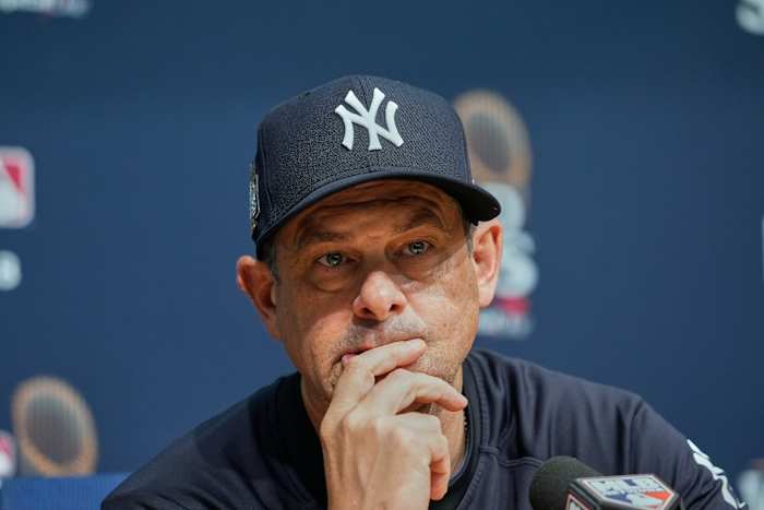 Aaron Boone verdedigt met Cortes in de World Series-opener en heeft er spijt van dat hij niet langer bij Weaver is gebleven