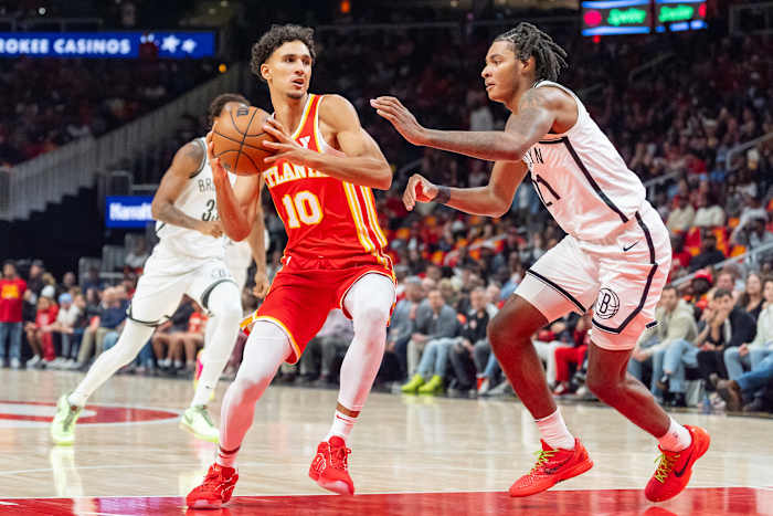 Atlanta's nummer 1 Risacher maakt eerste NBA-schot en belooft 'beter en beter en beter' te worden