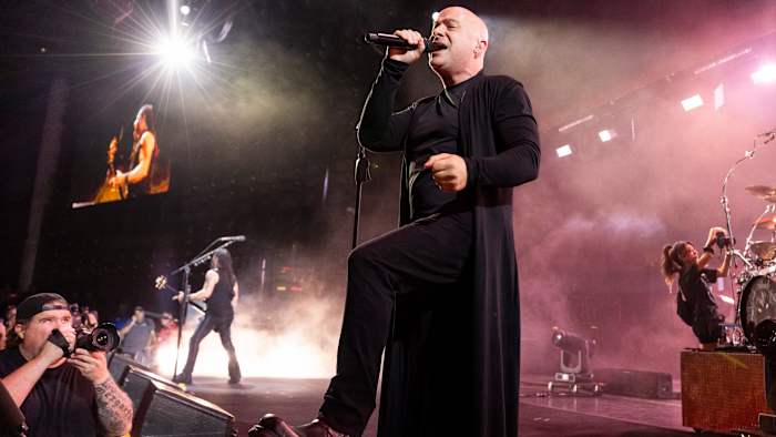 BESTAND - David Draiman van Disturbed treedt op 1 september 2023 op in het Pine Knob Music Theatre in Clarkston, Michigan.