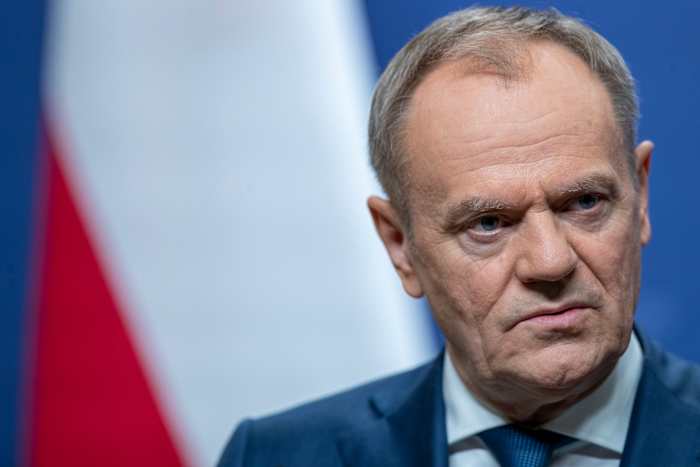 BESTAND - De Poolse premier Donald Tusk pauzeert terwijl hij spreekt, tijdens een persconferentie na zijn ontmoeting met de Litouwse premier Ingrida Simonyte op het hoofdkwartier van de regering in Vilnius, Litouwen, op 4 maart 2024. (AP Photo/Mindaugas Kulbis, File)