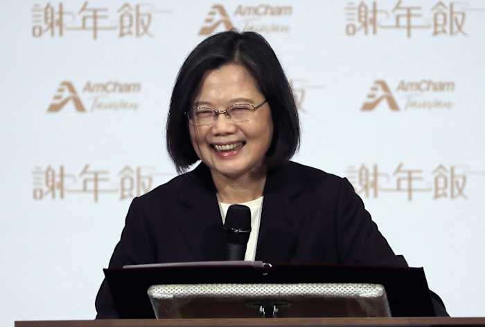 BESTAND - De Taiwanese president Tsai Ing-wen houdt een toespraak tijdens het jaarlijkse Hsieh Nien Fan-diner 2024 van de Amerikaanse Kamer van Koophandel in Taipei, Taiwan, donderdag 28 maart 2024. (AP Photo/Chiang Ying-ying, File)