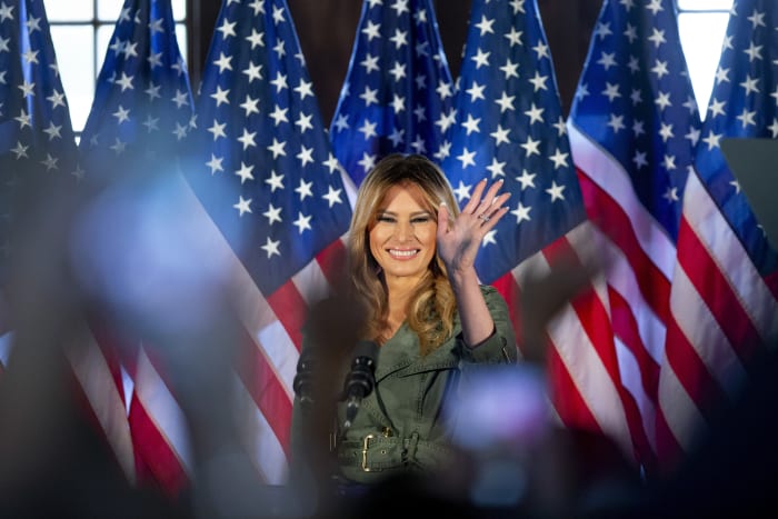 BESTAND - First lady Melania Trump spreekt tijdens een campagnebijeenkomst in Atglen, Pennsylvania, 27 oktober 2020. (AP Photo/Laurence Kesterson, File)