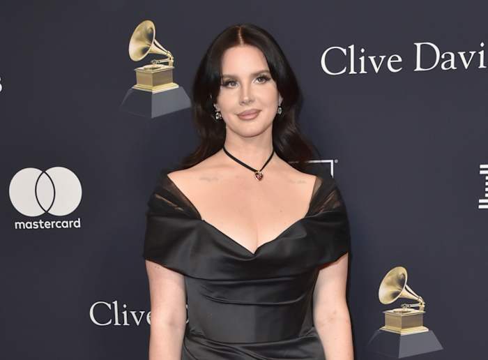 BESTAND - Lana Del Rey verschijnt op het Pre-Grammy Gala in Beverly Hills, Californië, op 3 februari 2024. (Foto door Richard Shotwell/Invision/AP, File)