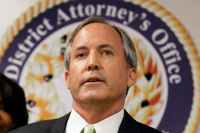 BESTAND - Procureur-generaal van Texas, Ken Paxton, spreekt op een persconferentie in Dallas op 22 juni 2017. (AP Photo/Tony Gutierrez, File)