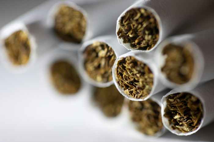 BESTAND - Sigaretten worden gearrangeerd voor een foto in New York op 17 december 2019. (AP Photo/Patrick Sison, File)