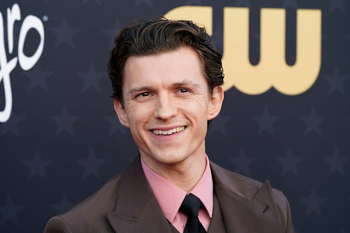 BESTAND - Tom Holland verschijnt op de 29e Critics Choice Awards in Santa Monica, Californië, op 14 januari 2024. (Foto door Jordan Strauss/Invision/AP, Bestand)