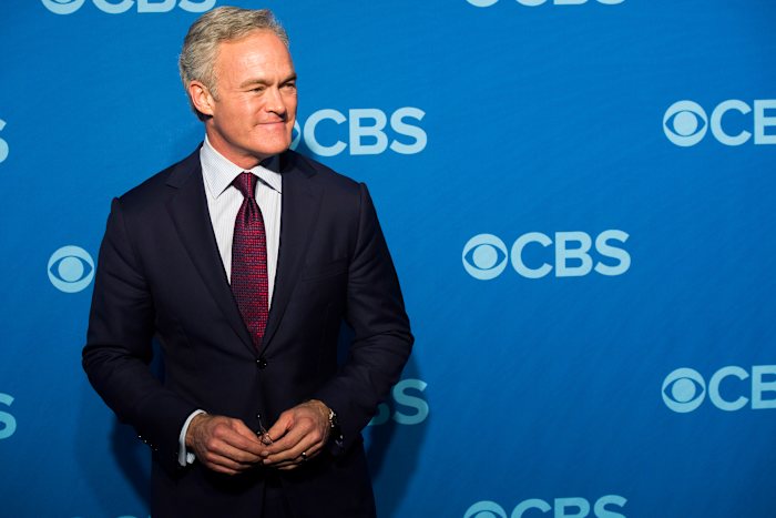 Bestand - Scott Pelley woont de CBS Upfront in New York bij, 15 mei 2013. (Charles Sykes/Invision/AP, Bestand)