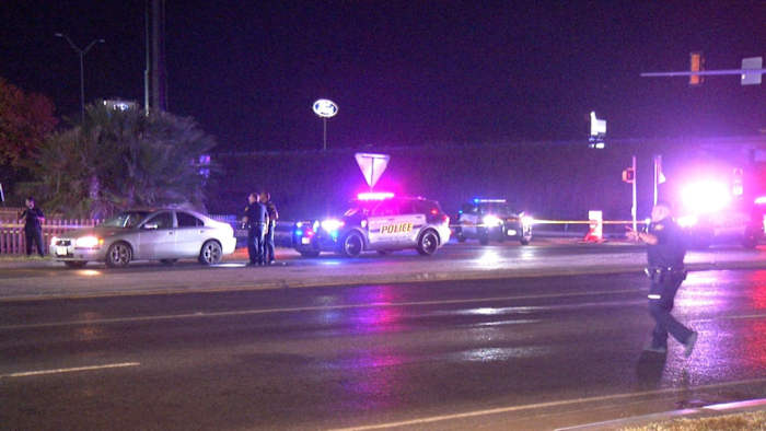 Bij het schieten was één voertuig bezaaid met meer dan twintig kogelgaten; Politie op zoek naar tweede auto