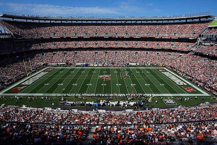 Browns klaagt de stad Cleveland aan wegens 'Modell Law', bedoeld om hun verhuizing naar buitenwijken te voorkomen