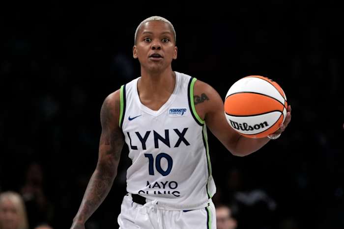 Courtney Williams uit Minnesota Lynx dribbelt tijdens de tweede helft in Game 1 van een WNBA basketbalfinale playoff-serie tegen de New York Liberty, donderdag 10 oktober 2024, in New York. (AP-foto/Pamela Smith)