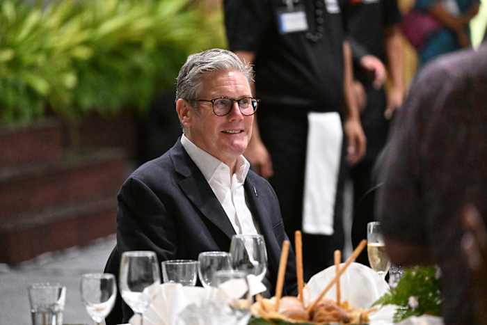 De Britse premier Keir Starmer woont een staatsbanket bij tijdens de Commonwealth Heads of Government Meeting (CHOGM) in Apia, Samoa, op donderdag 24 oktober 2024. (William West/Pool Photo via AP)