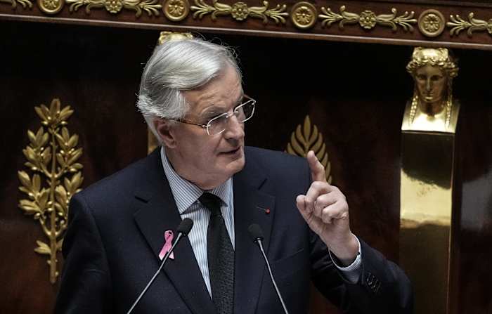 De Franse premier Michel Barnier houdt een toespraak in de Nationale Vergadering in Parijs, dinsdag 1 oktober 2024. (AP Photo/Thibault Camus)