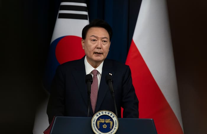 De Zuid-Koreaanse president Yoon Suk Yeol spreekt tijdens een gezamenlijke persconferentie met de Poolse president Andrzej Duda, ongezien, op het presidentiële kantoor in Seoul, Zuid-Korea, donderdag 24 oktober 2024. (Jeon Heon-Kyun/Pool Photo via AP)