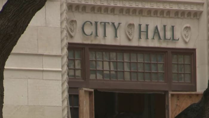 De gemeenteraad van San Antonio heeft afgelopen donderdag tijdens een gemeenteraadszitting het ontwerpproces voor een seniorencentrum en een betaalbare woningcomponent aan de East Side goedgekeurd.