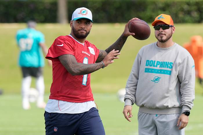 Dolphins QB Tua Tagovailoa zuivert het hersenschuddingprotocol en zal starten vs. Cardinals